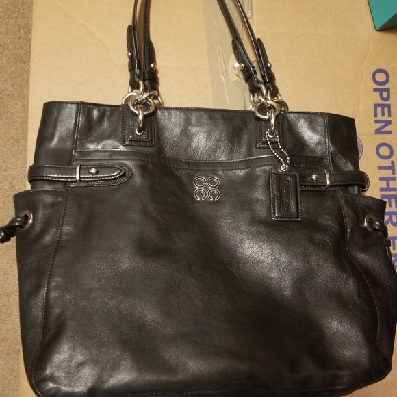 Coach Handbags - Coach leather purse